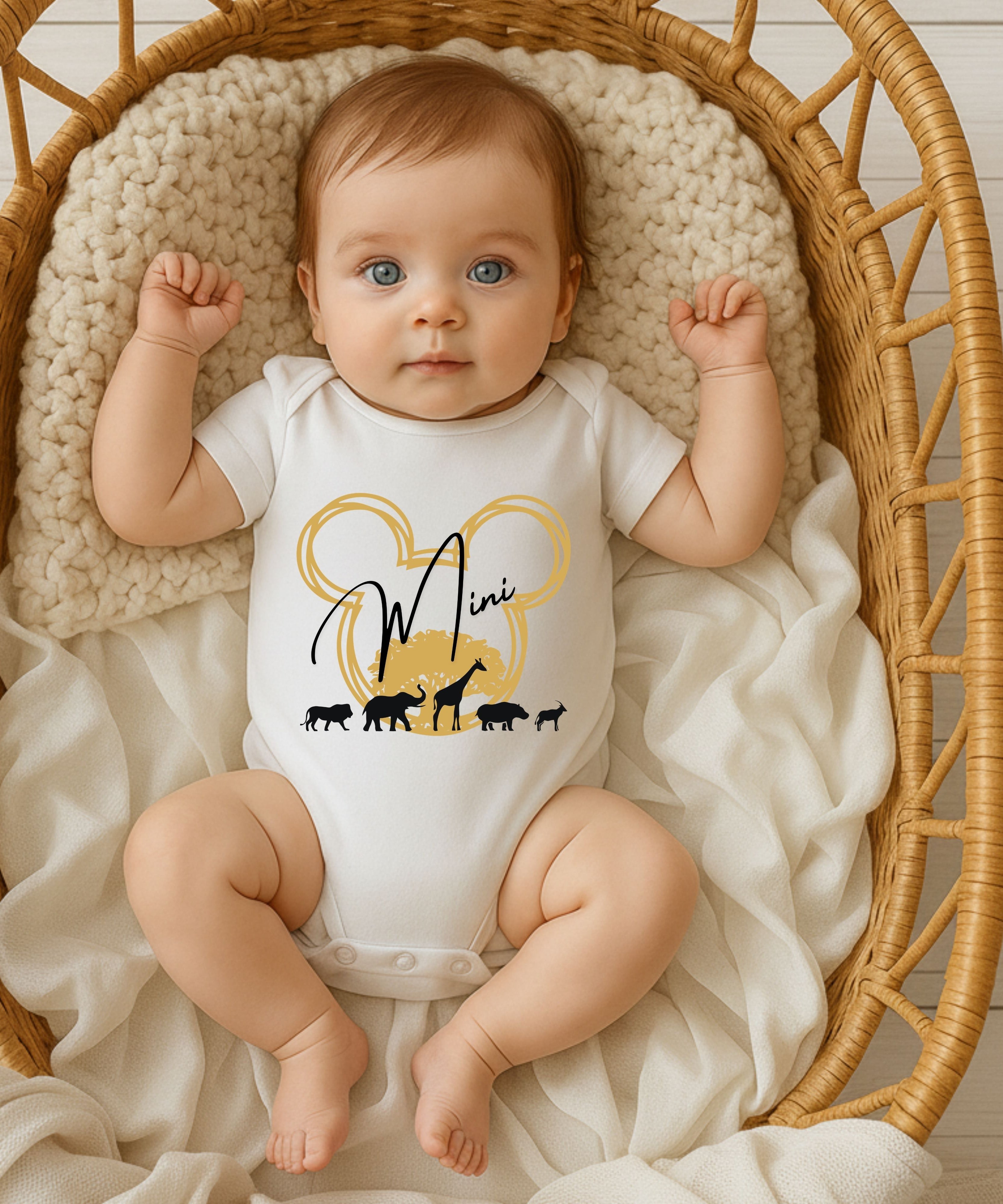 Geschenk zur Geburt | Mama & Mini Partnerlook Safari-Shirt & Body